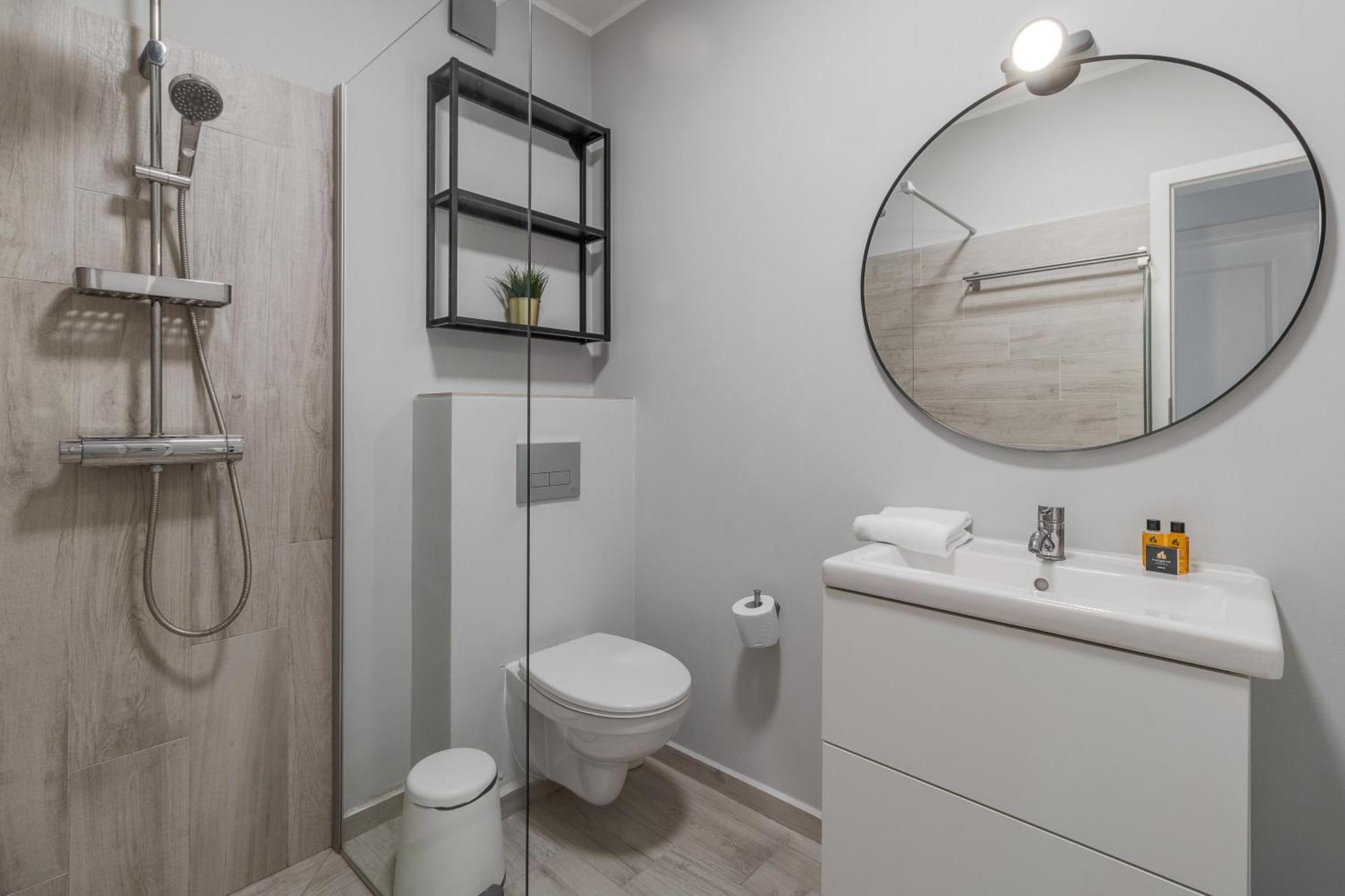 Ceyrat Flat Apartment Oradea Exterior photo